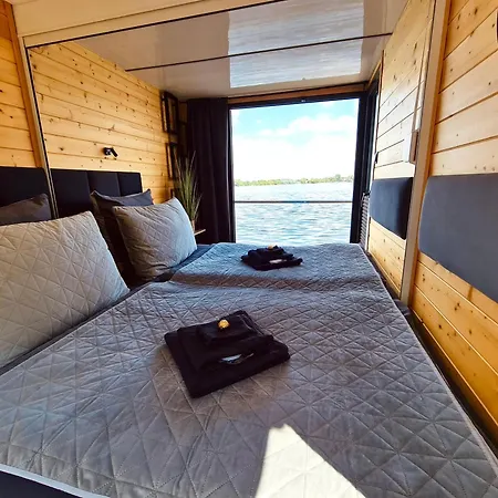 Bohea Hausboot Botel *