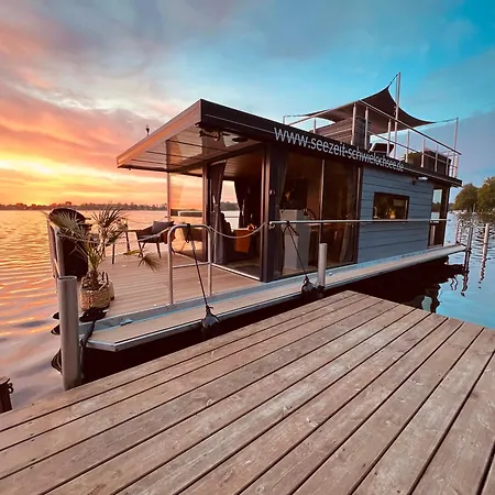 Botel Bohea Hausboot