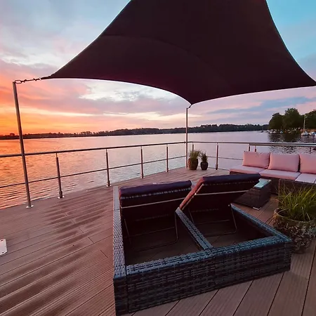 Botel Bohea Hausboot