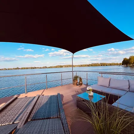 Botel Bohea Hausboot
