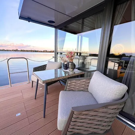 Botel Bohea Hausboot