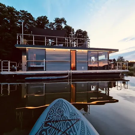 Bohea Hausboot Botel *