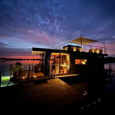 Bohea Hausboot Botel