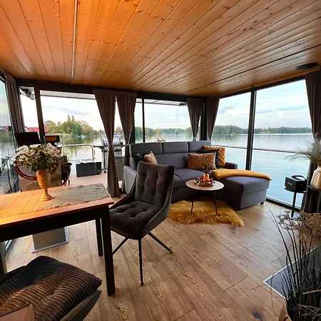 Bohea Hausboot Botel *