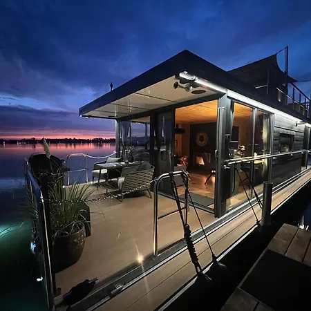 Botel Bohea Hausboot