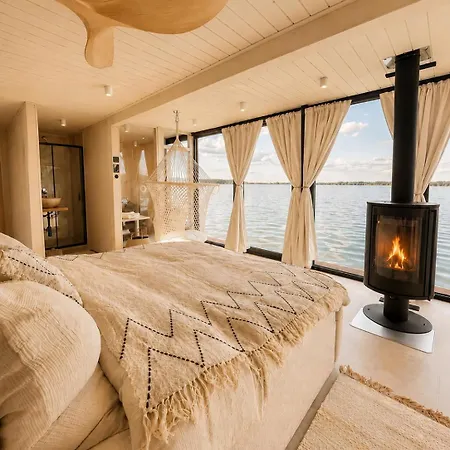 Bohea Hausboot Mit Sauna Und Kamin