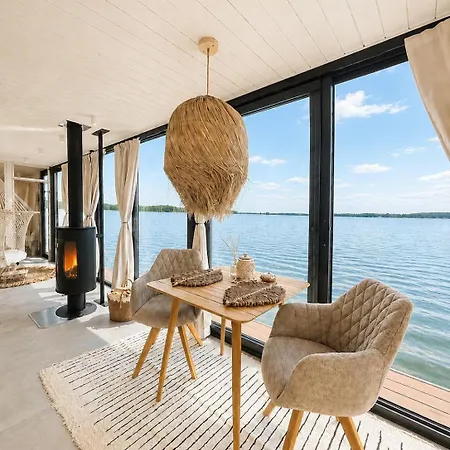 Bohea Hausboot Mit Sauna Und Kamin Ботель