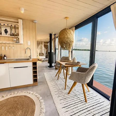 Bohea Hausboot Mit Sauna Und Kamin Швилохзе