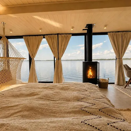 Bohea Hausboot Mit Sauna Und Kamin Швилохзе