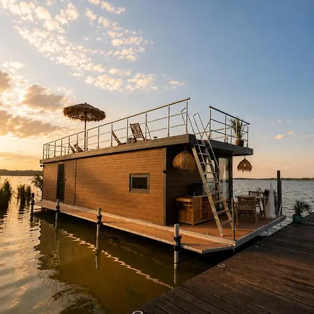 Bohea Hausboot Mit Sauna Und Kamin Ботель *