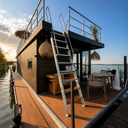 Bohea Hausboot Mit Sauna Und Kamin Ботель *