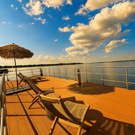 Ботель Bohea Hausboot Mit Sauna Und Kamin Швилохзе